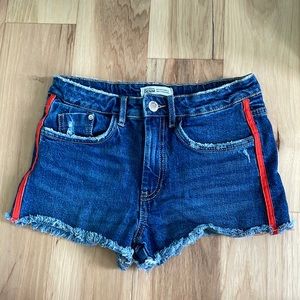 Zara Midrise jean short with orange stripe